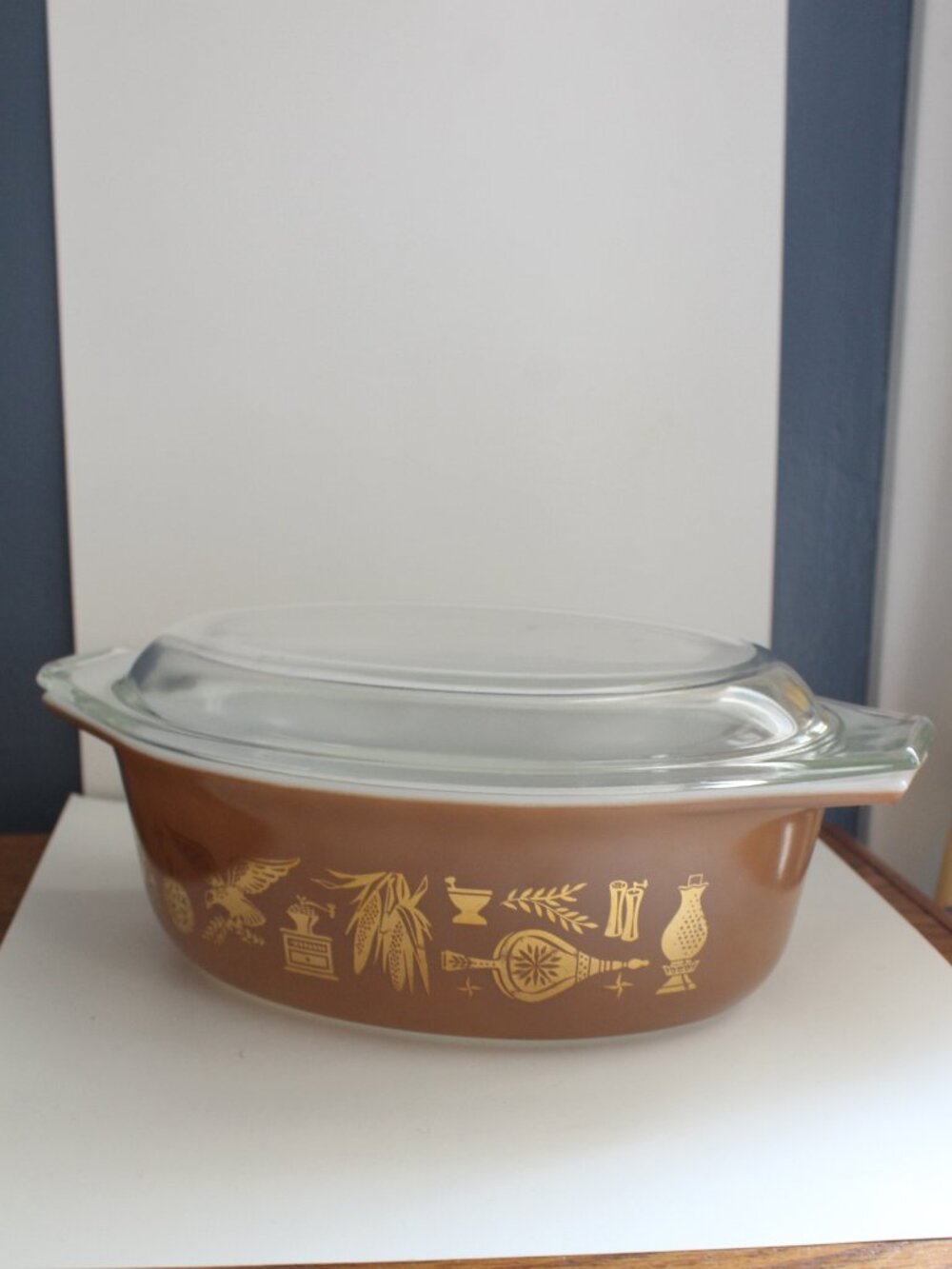 Pyrex Early American 1 1/2 Qt Oval Casserole Dish With Lid